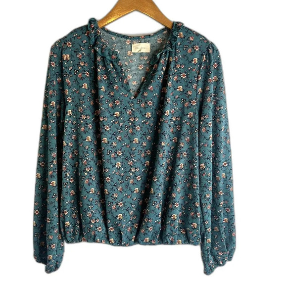 MELLODAY Tops - Melloday‎ Ruffle Vneck Long Sleeve Blouse Size Medium